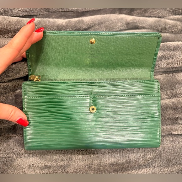 Authentic Vintage Louis Vuitton Wallet - Picture 7 of 11